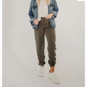 Carly Jean “Serena” joggers